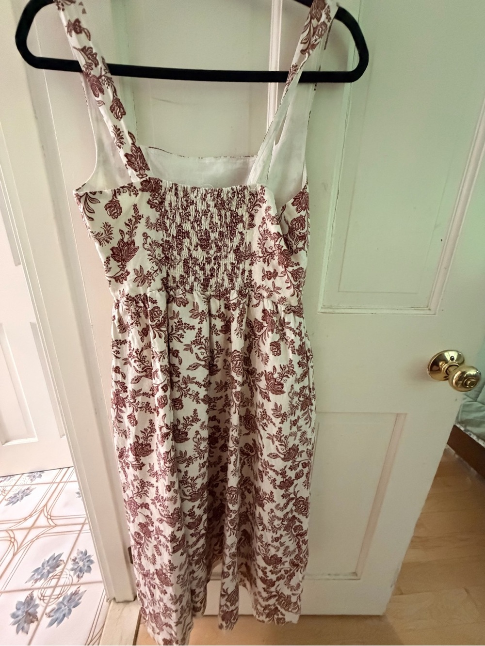 Quince Floral Print Sleeveless Midi Dress in White and Burgundy - Picture 3 of 4